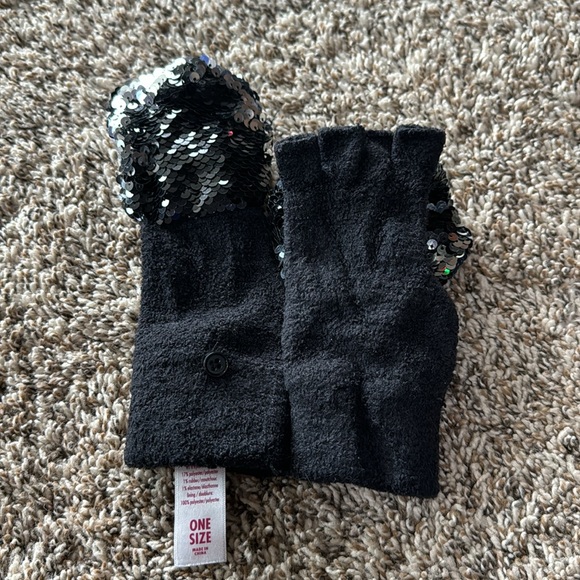 GAP Kids fleece scarf, Justice convertible sequin gloves and NWT magic gloves - Picture 5 of 5